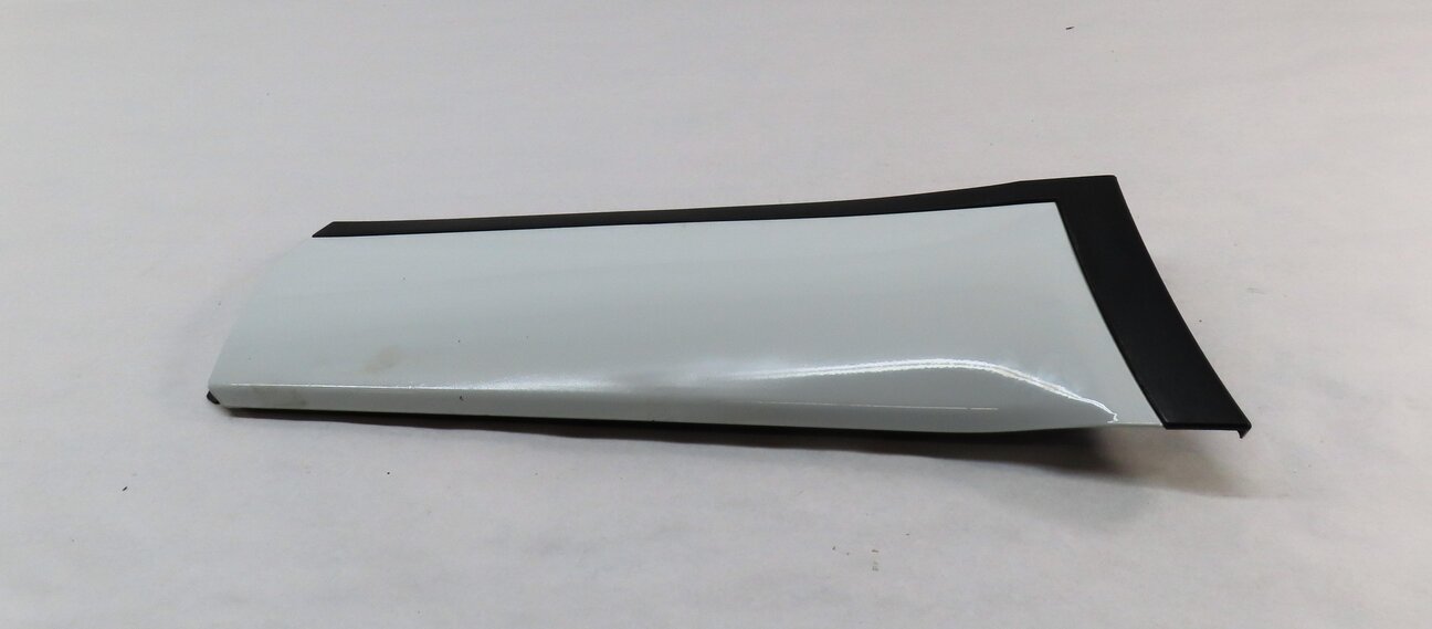 Thumbnail 3: 2013 LAND RANGE ROVER EVOQUE (L538) REAR RIGHT LOWER DOOR TRIM MOULDING (WHITE)