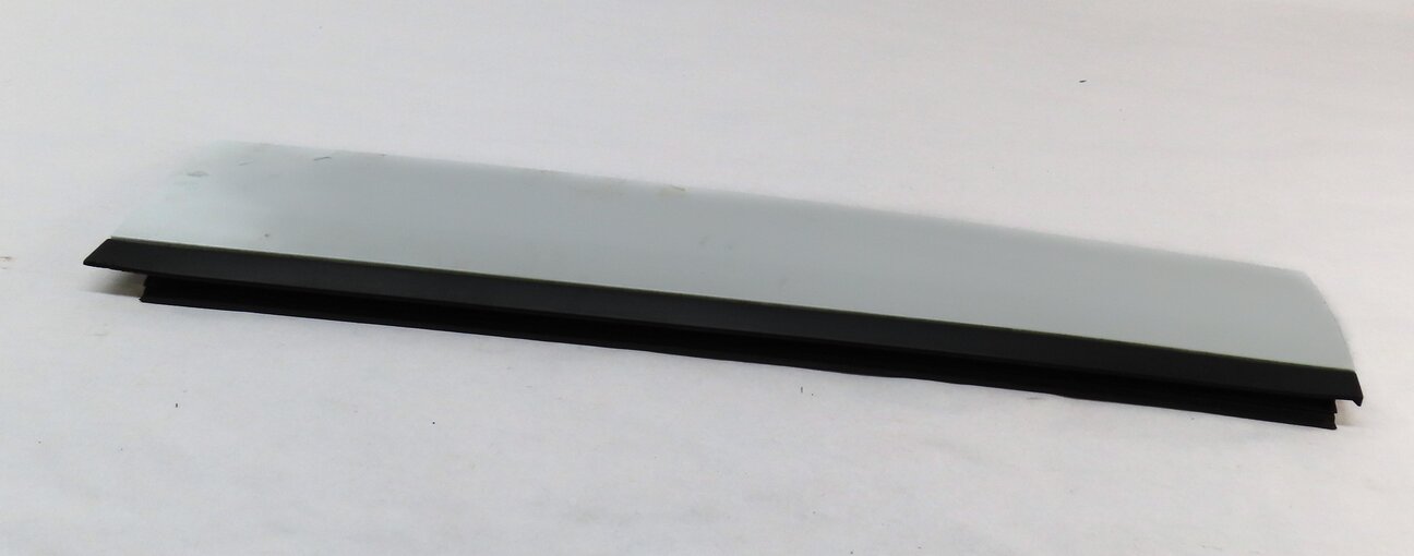 2013 LAND RANGE ROVER EVOQUE (L538) FRONT RIGHT LOWER DOOR TRIM MOULDING (WHITE)