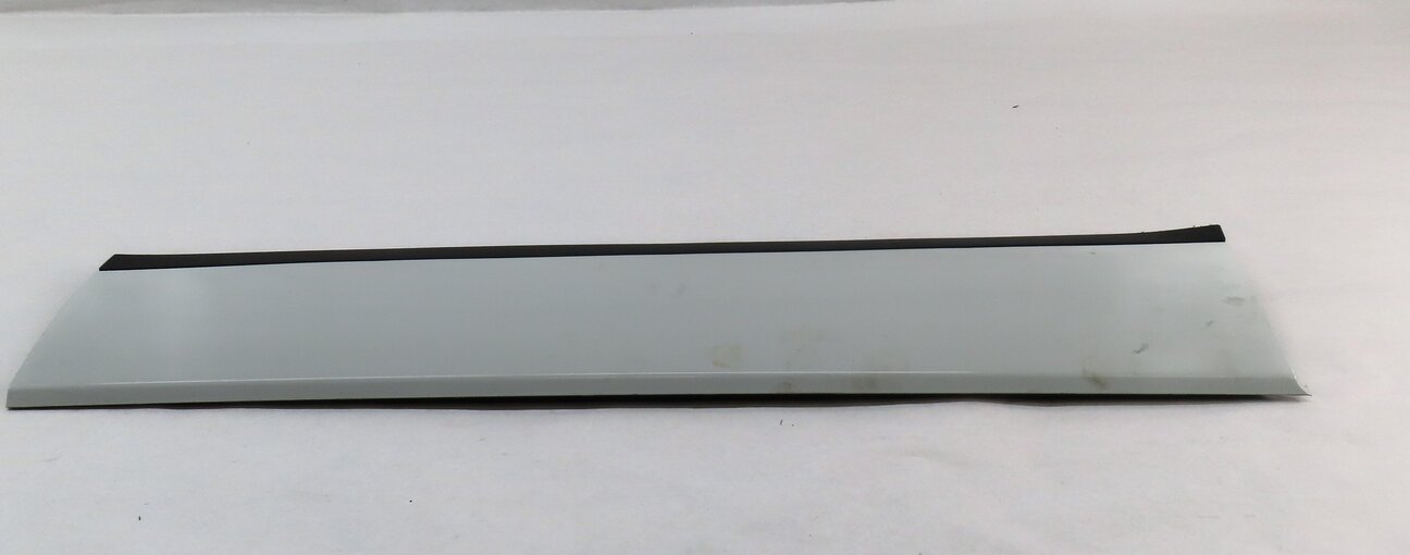 Thumbnail 3: 2013 LAND RANGE ROVER EVOQUE (L538) FRONT RIGHT LOWER DOOR TRIM MOULDING (WHITE)