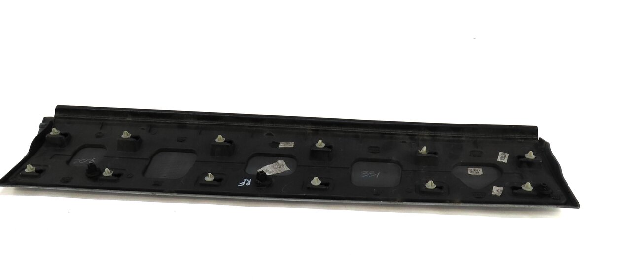 Thumbnail 5: 2013 LAND RANGE ROVER EVOQUE (L538) FRONT RIGHT LOWER DOOR TRIM MOULDING (WHITE)