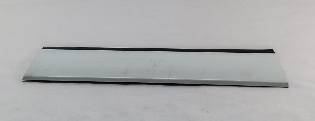 Thumbnail 3: 2013 LAND RANGE ROVER EVOQUE (L538) FRONT LEFT LOWER DOOR TRIM MOULDING (WHITE)