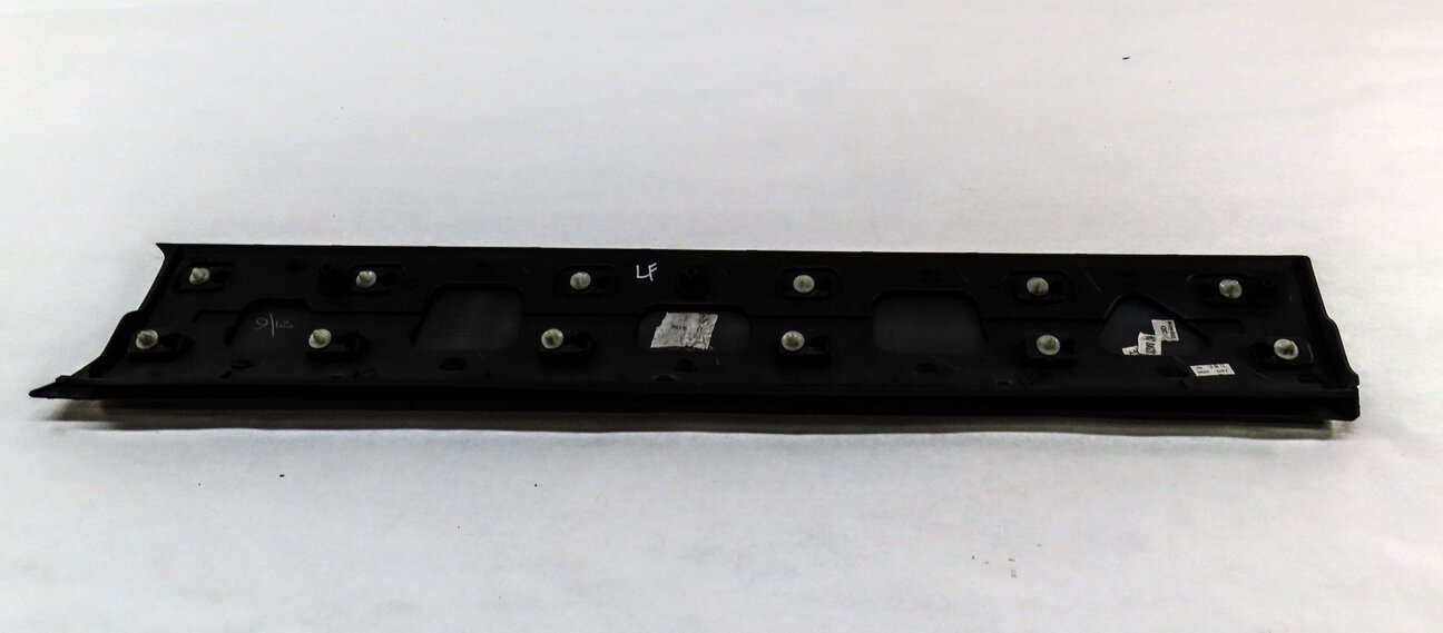 Thumbnail 4: 2013 LAND RANGE ROVER EVOQUE (L538) FRONT LEFT LOWER DOOR TRIM MOULDING (WHITE)