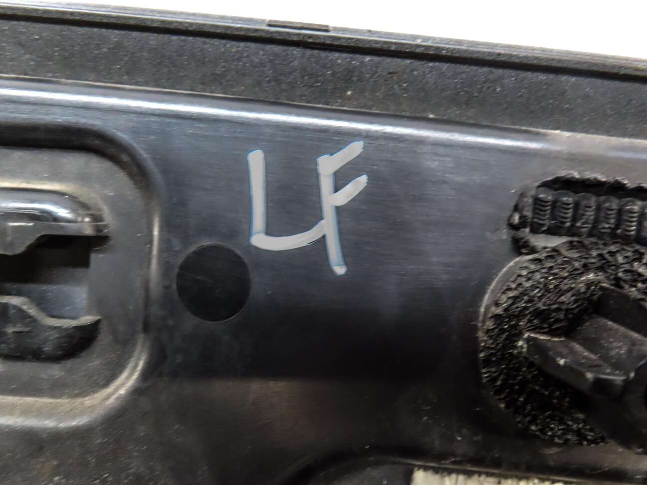 Thumbnail 6: 2013 LAND RANGE ROVER EVOQUE (L538) FRONT LEFT LOWER DOOR TRIM MOULDING (WHITE)