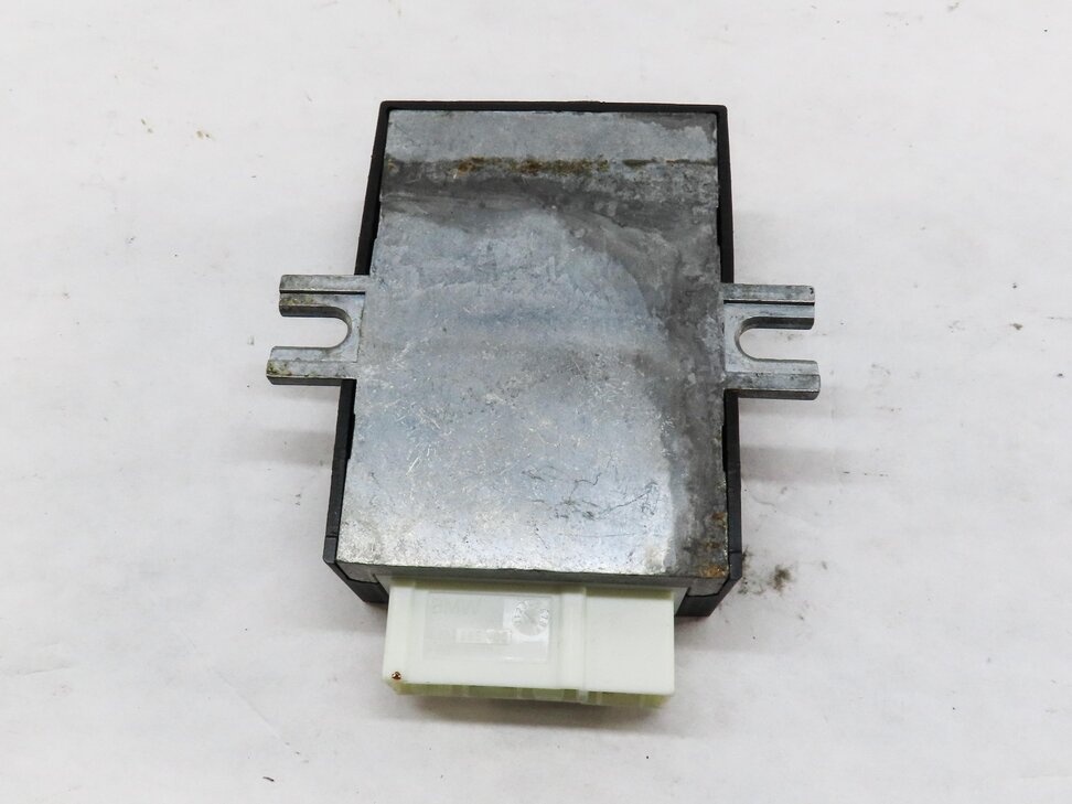 Thumbnail 3: 2008-2014 BMW X5 X5M X6 X6M (E70 E71 E72) 4.4L ENGINE - FUEL PUMP CONTROL MODULE