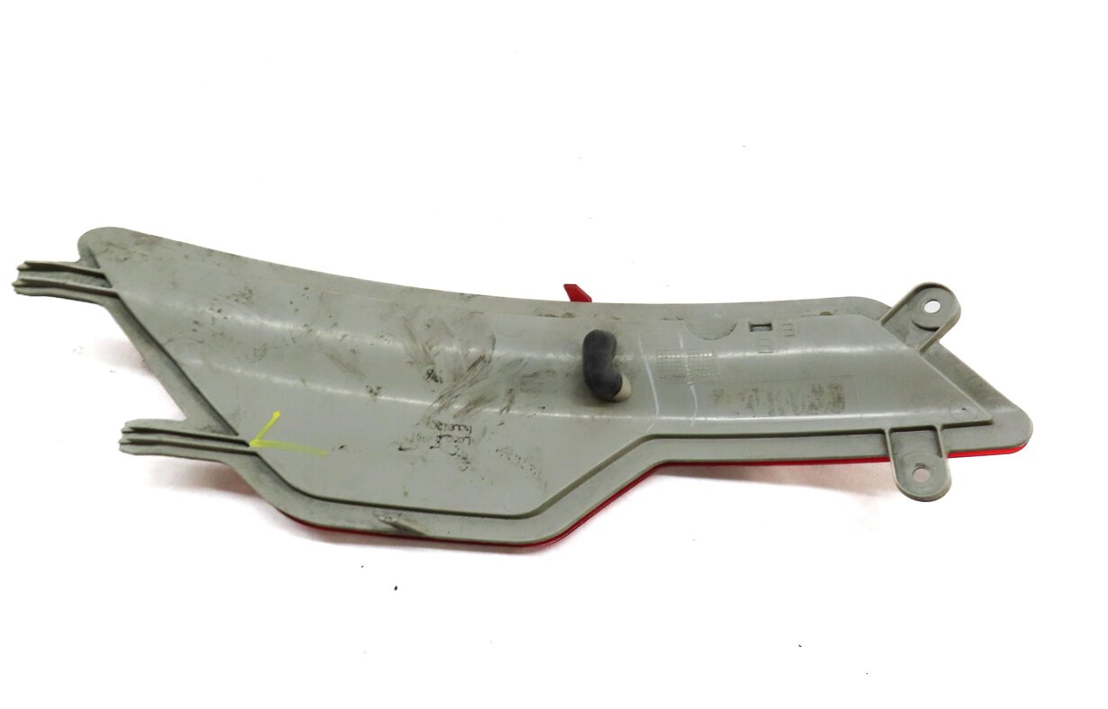 Thumbnail 3: 2009 BMW X6 (E71) REAR LEFT LOWER BUMPER REFLECTOR (RED) 63147179989