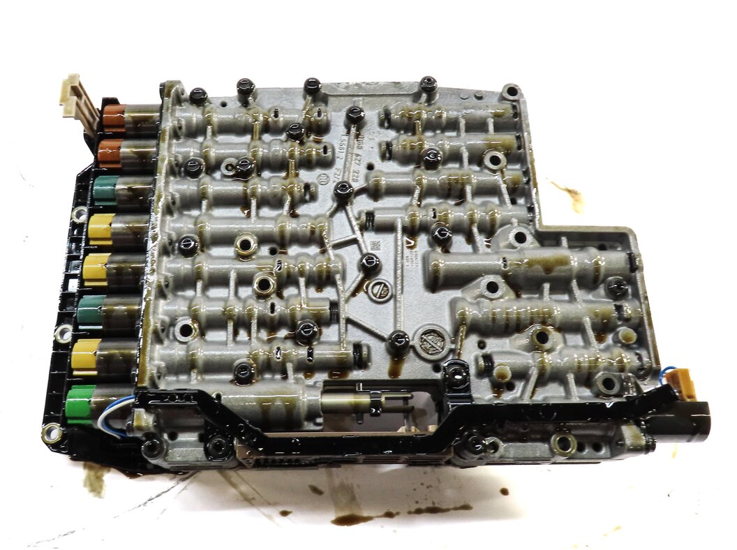 Thumbnail 4: 2009-2010 BMW X6 (E71) X-Drive50i - 4.4L AUTOMATIC TRANSMISSION VALVE BODY