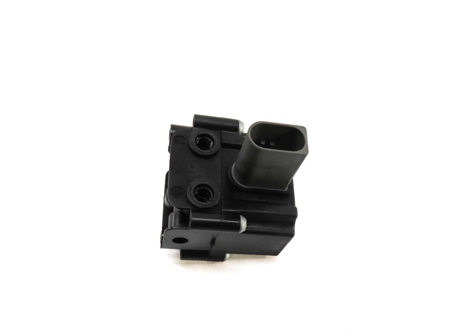 Thumbnail 2: 2009 BMW X6 (E71) AIR SUSPENSION TRANSFER RELIEF VALVE BLOCK EBMV0586A