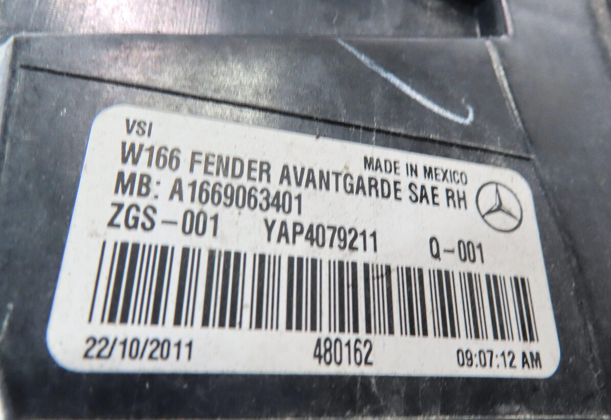 Thumbnail 4: 12-15 MERCEDES ML-CLASS (W166) REAR RIGHT PASSENGER LED TAILLIGHT BRAKE LIGHT