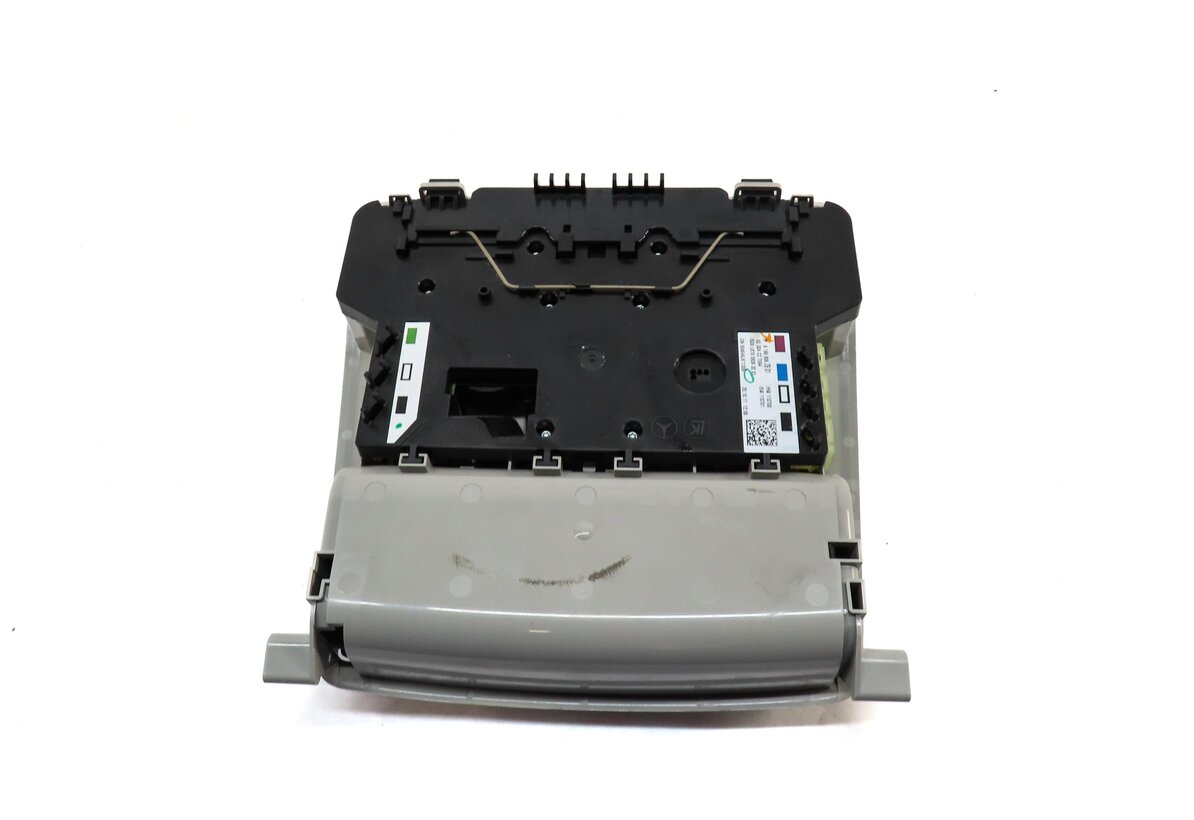 Thumbnail 5: 2012 MERCEDES ML350 (W166) FRONT CENTER ROOF PRIMARY DOME LIGHT (GRAY)