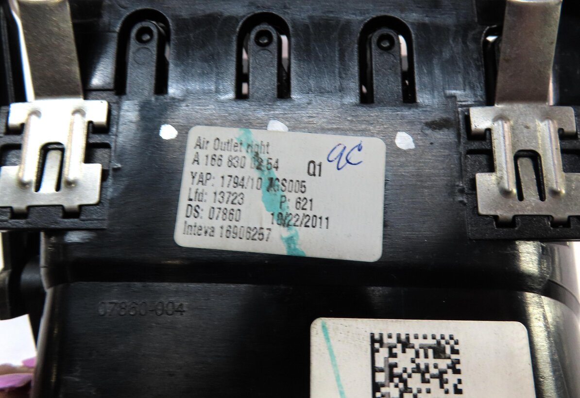 Thumbnail 4: 2012 MERCEDES ML350 (W166) FRONT RIGHT PASSENGER DASH HVAC A/C HEATER AIR VENT