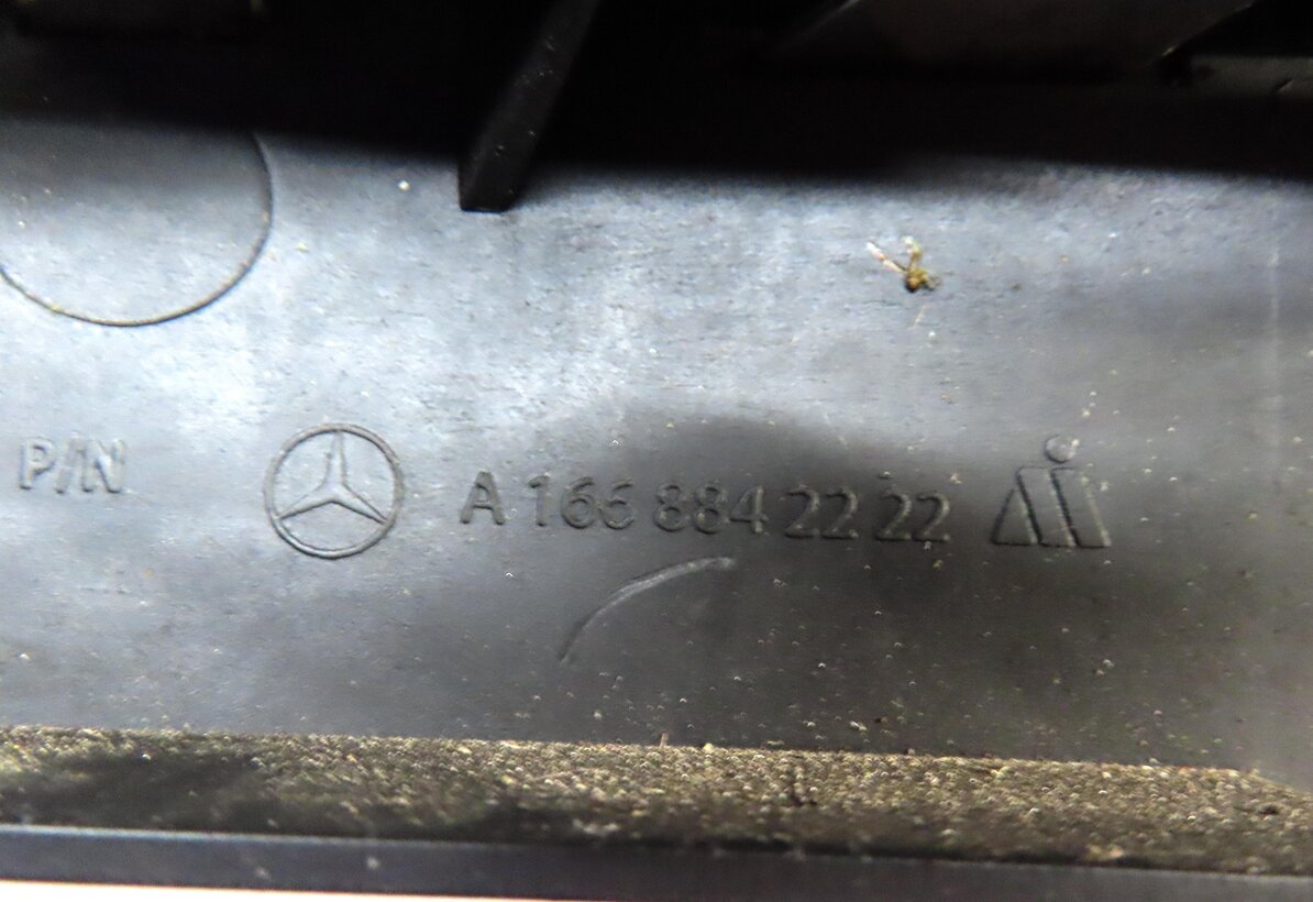 Thumbnail 5: 2012 MERCEDES ML350 ML550 (W166) FRONT RIGHT PASSENGER DRL FOGLIGHT LIGHT LAMP