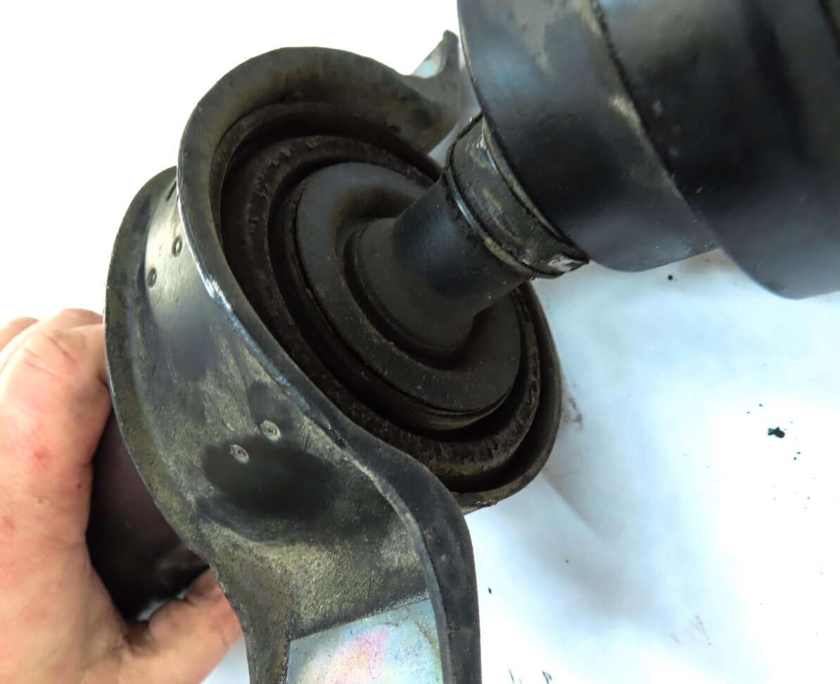Thumbnail 6: 2012-2013 MERCEDES ML350 (W166) 3.0L DIESEL - REAR DRIVESHAFT DRIVELINE SHAFT