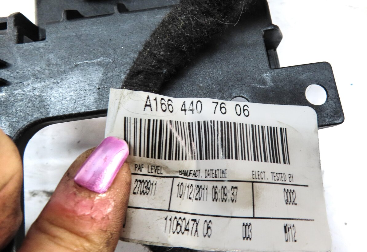 Thumbnail 7: 12-15 MERCEDES GL ML (W166 X166) FRONT RIGHT PASSENGER SEAT TRACK w/ MEMORY