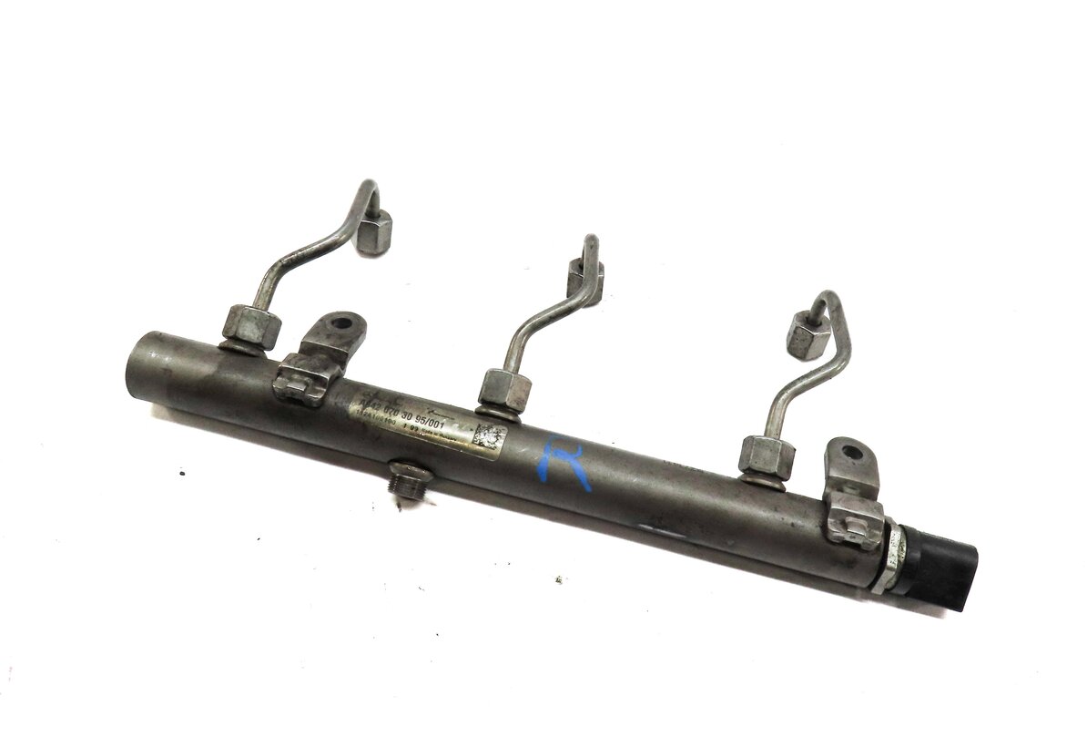 2012 MERCEDES ML350 (W166) 3.0L DIESEL OM642 ENGINE RIGHT FUEL RAIL w/ LINES