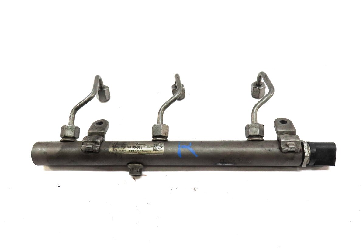 Thumbnail 2: 2012 MERCEDES ML350 (W166) 3.0L DIESEL OM642 ENGINE RIGHT FUEL RAIL w/ LINES
