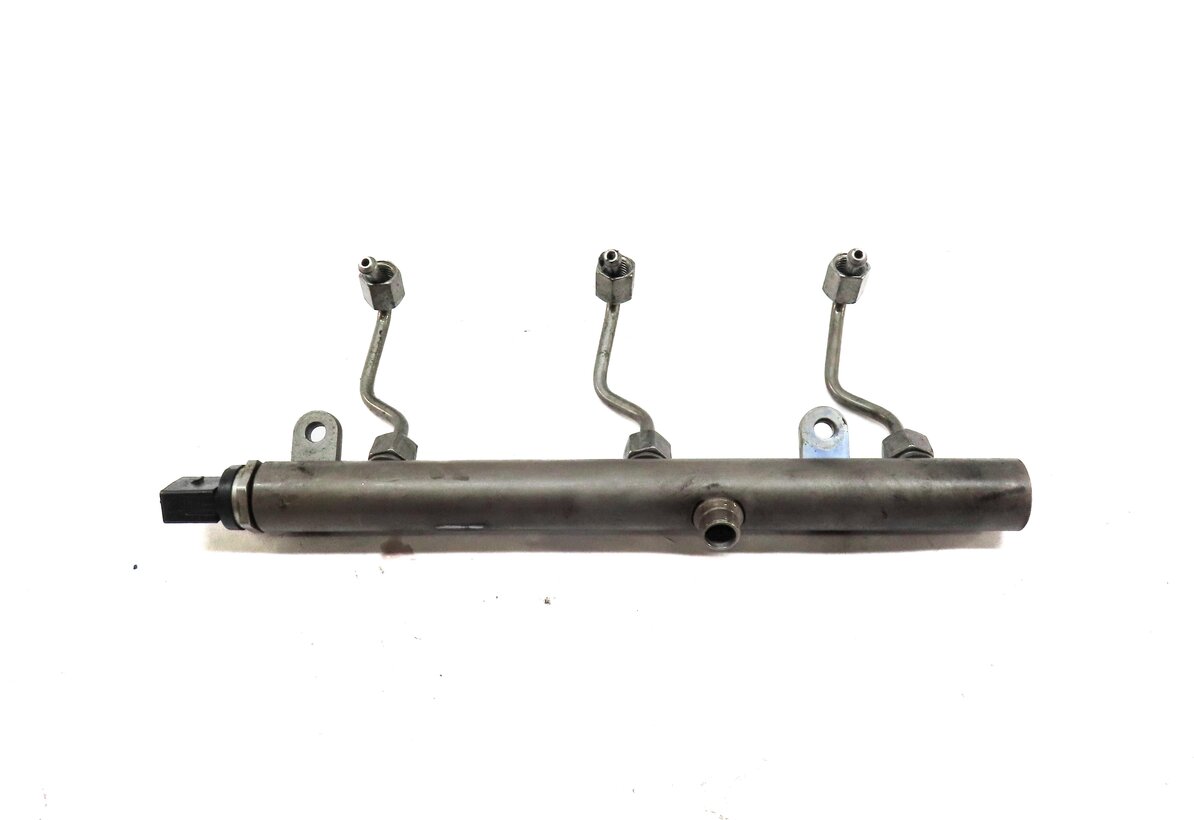 Thumbnail 4: 2012 MERCEDES ML350 (W166) 3.0L DIESEL OM642 ENGINE RIGHT FUEL RAIL w/ LINES