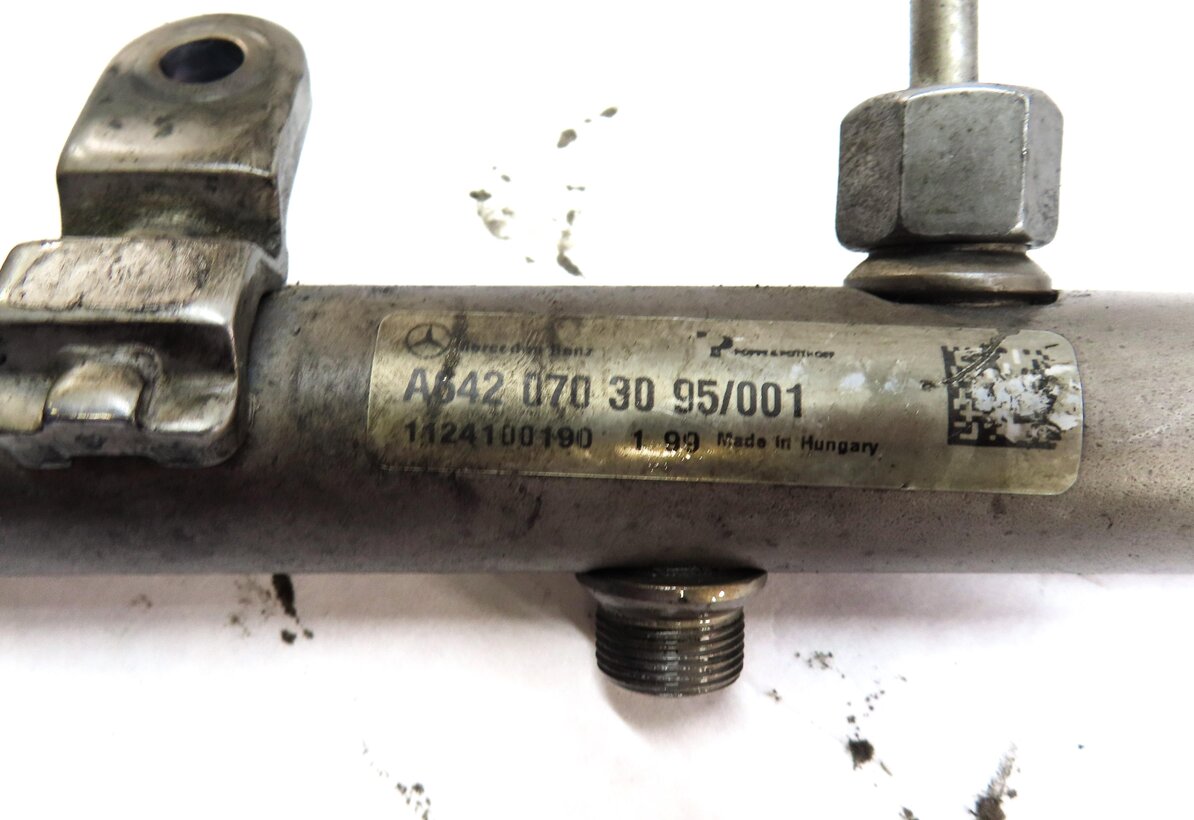 Thumbnail 6: 2012 MERCEDES ML350 (W166) 3.0L DIESEL OM642 ENGINE RIGHT FUEL RAIL w/ LINES