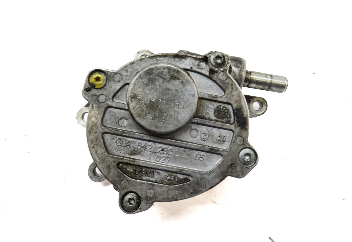 Thumbnail 4: 2012-2017 MERCEDES GL350 GLE350D GLS350D ML350 (W166 X166) DIESEL - VACUUM PUMP