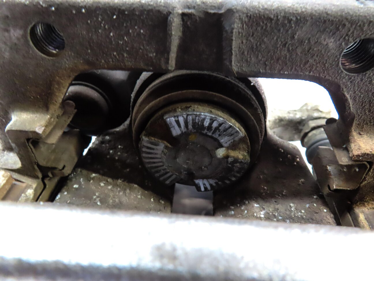 Thumbnail 6: 2012-2018 MERCEDES GLE300D GLE350 ML250 ML350 (W166) LEFT REAR BRAKE CALIPER