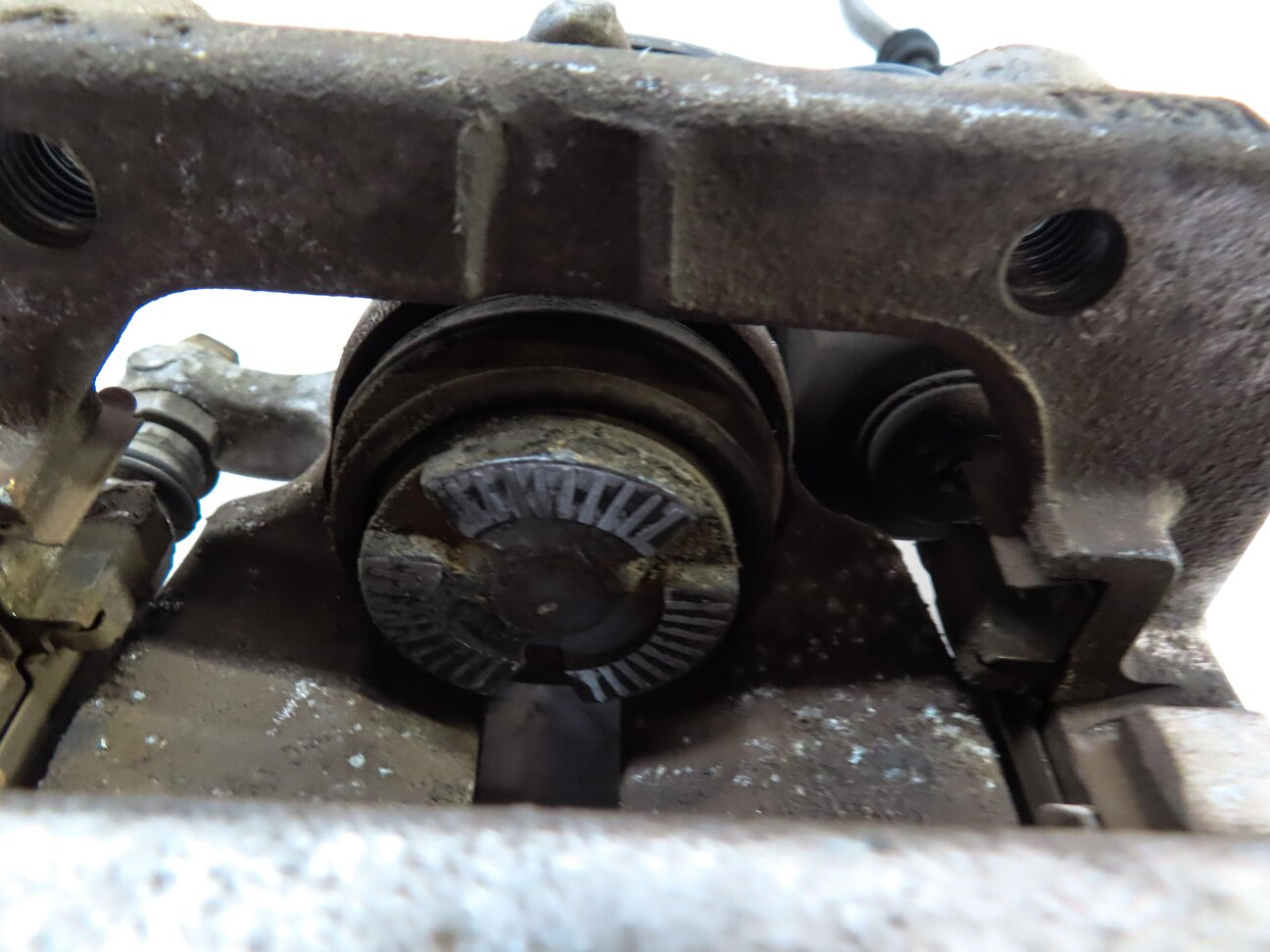 Thumbnail 6: 2012-2018 MERCEDES GLE300D GLE350 ML250 ML350 (W166) RIGHT REAR BRAKE CALIPER