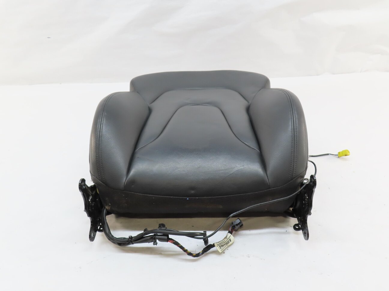 Thumbnail 3: 2016 AUDI A4 B8 8K FRONT RIGHT PASSENGER UPPER HEATED SPORT SEAT CUSHION (BLACK)