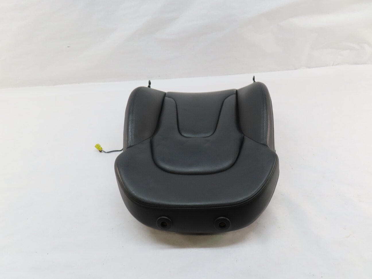 Thumbnail 4: 2016 AUDI A4 B8 8K FRONT RIGHT PASSENGER UPPER HEATED SPORT SEAT CUSHION (BLACK)