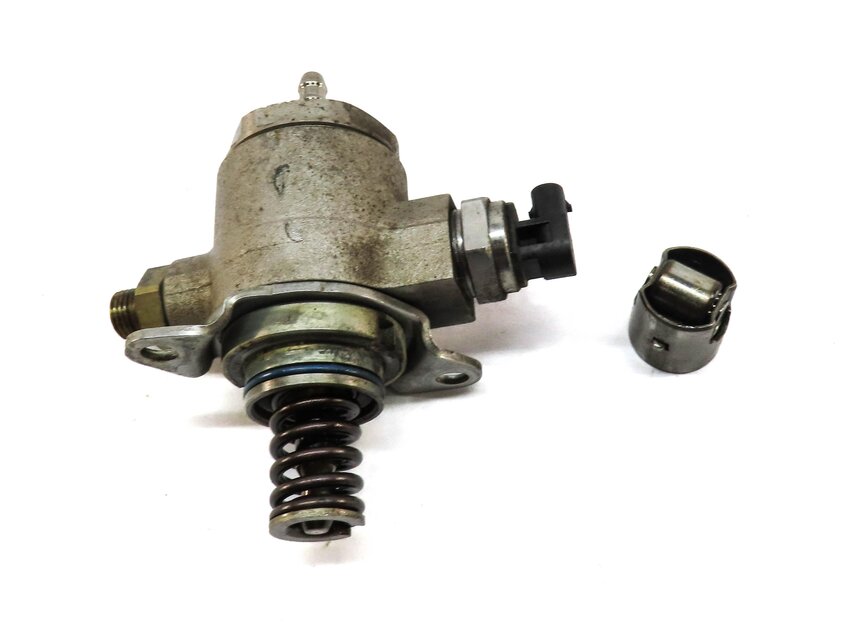 Thumbnail 2: 13-17 AUDI A4 A5 A6 Q5 TT (B8 C7 8K 8T 8R MK3) 2.0L ENGINE MECHANICAL FUEL PUMP