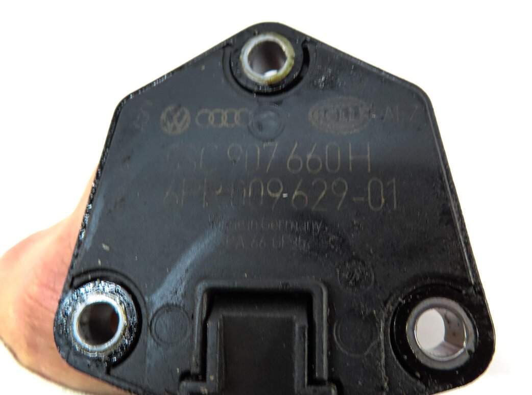 Thumbnail 4: 2010 AUDI S4 (B8 8K) 3.0L SUPERCHARGED CCBA ENGINE OIL LEVEL SENSOR 03C907660H