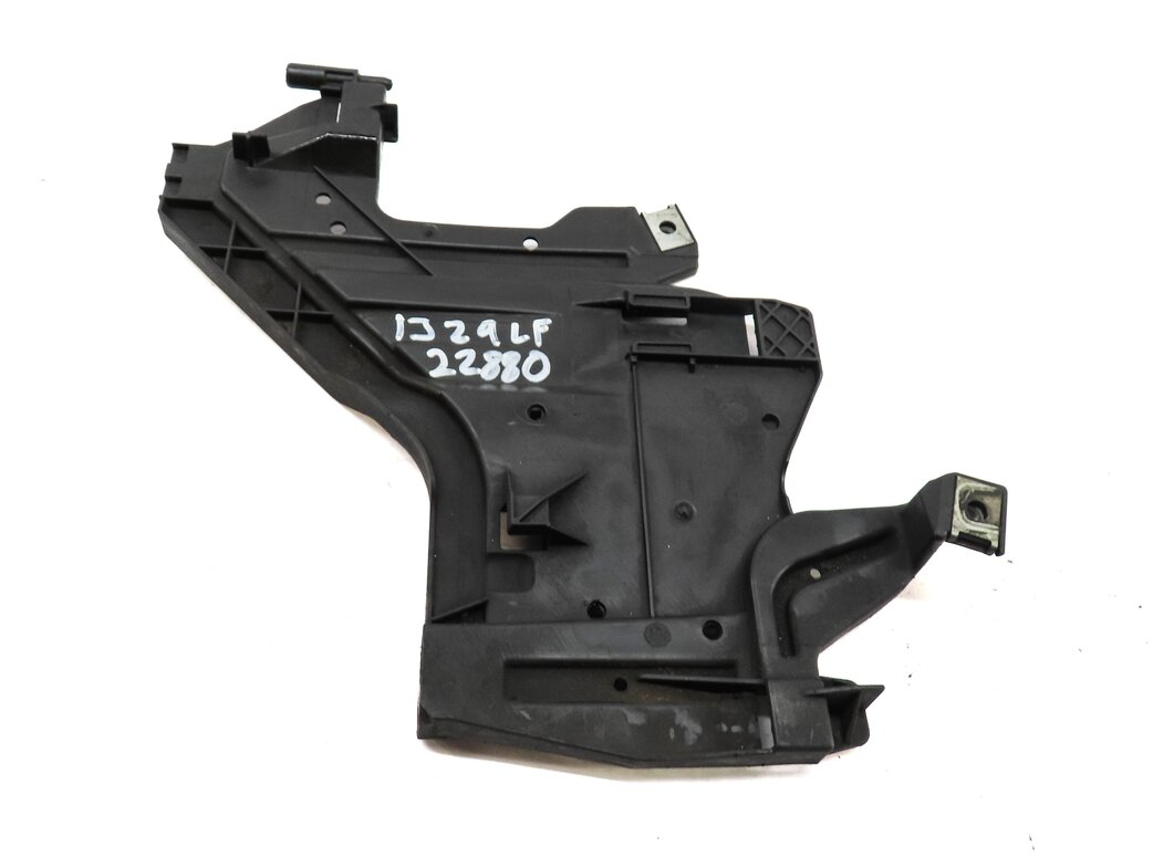 Thumbnail 2: 2010 AUDI S4 B8 8K FRONT LEFT LOWER HEADLIGHT MOUNTING MOUNT BRACKET 1301073033