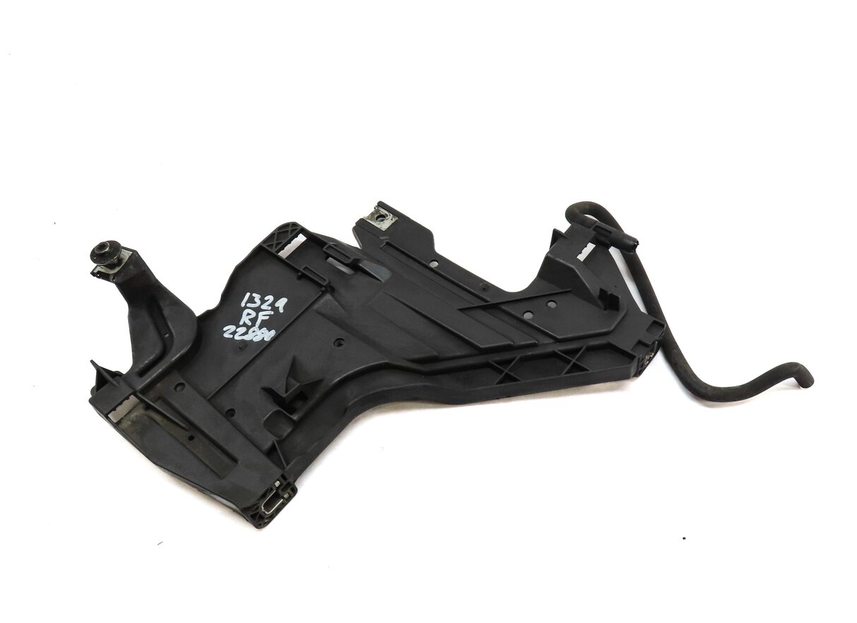 Thumbnail 3: 2010 AUDI S4 (B8 8K) FRONT RIGHT LOWER HEADLIGHT HEAD LAMP MOUNTING BRACKET