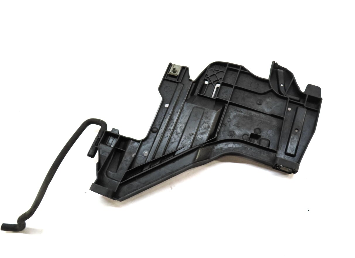 Thumbnail 4: 2010 AUDI S4 (B8 8K) FRONT RIGHT LOWER HEADLIGHT HEAD LAMP MOUNTING BRACKET
