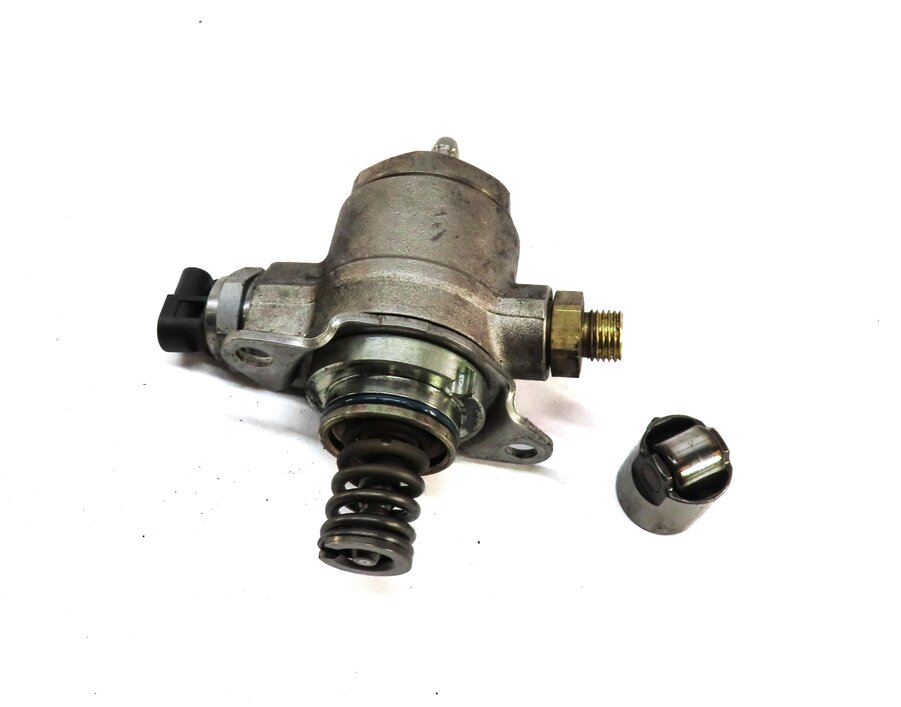 Thumbnail 1: 2011-2018 VW / AUDI A4 A6 Q3 TT - 2.0L TURBO ENGINE HIGH PRESSURE FUEL PUMP