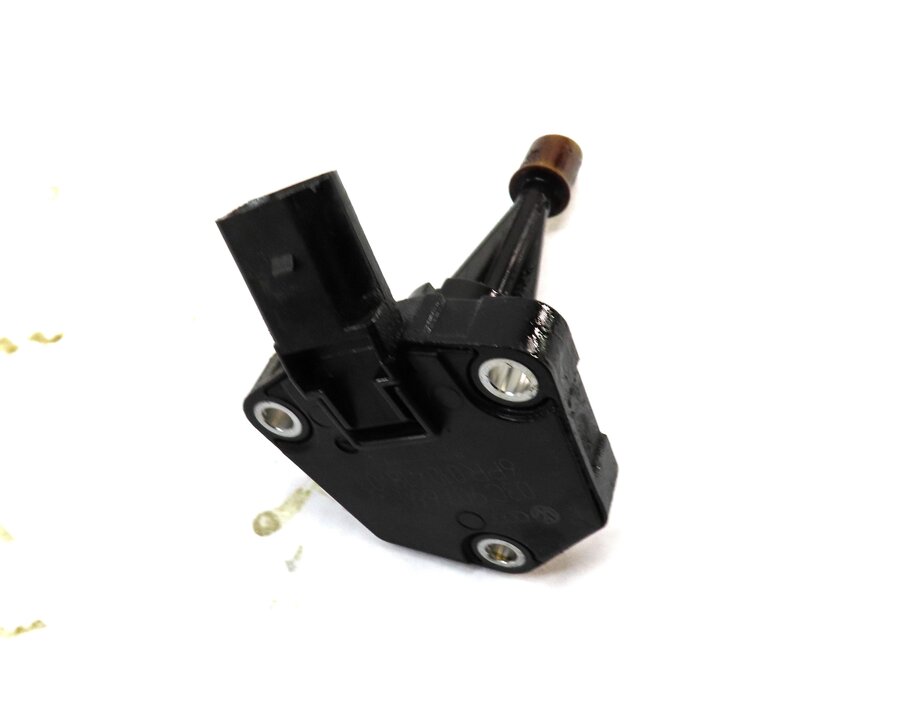 Thumbnail 1: 2013 AUDI A6 (C7) 2.0L TURBO CAEB ENGINE OIL LEVEL SENSOR 03C907660Q