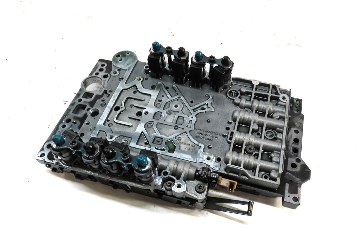 12-15 MERCEDES C250 C350 SLK250 SLK350 (R172 W204) TRANSMISSION VALVE BODY BLOCK