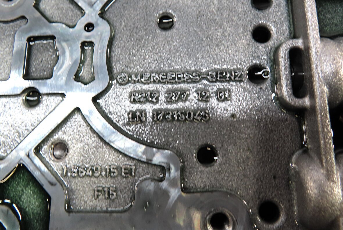Thumbnail 6: 12-15 MERCEDES C250 C350 SLK250 SLK350 (R172 W204) TRANSMISSION VALVE BODY BLOCK