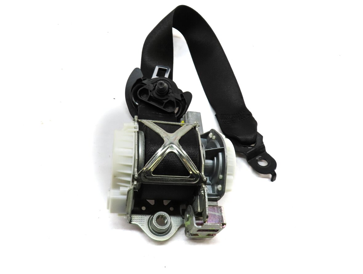 Thumbnail 3: 12-14 MERCEDES C-CLASS W204 SEDAN FRONT LEFT DRIVER SEATBELT RETRACTOR (BLACK)