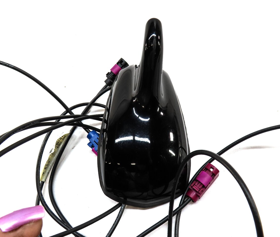 Thumbnail 3: 2014 MERCEDES C250 SEDAN (W204) ROOF SHARK FIN ANTENNA w/ CABLES (BLACK 040U)