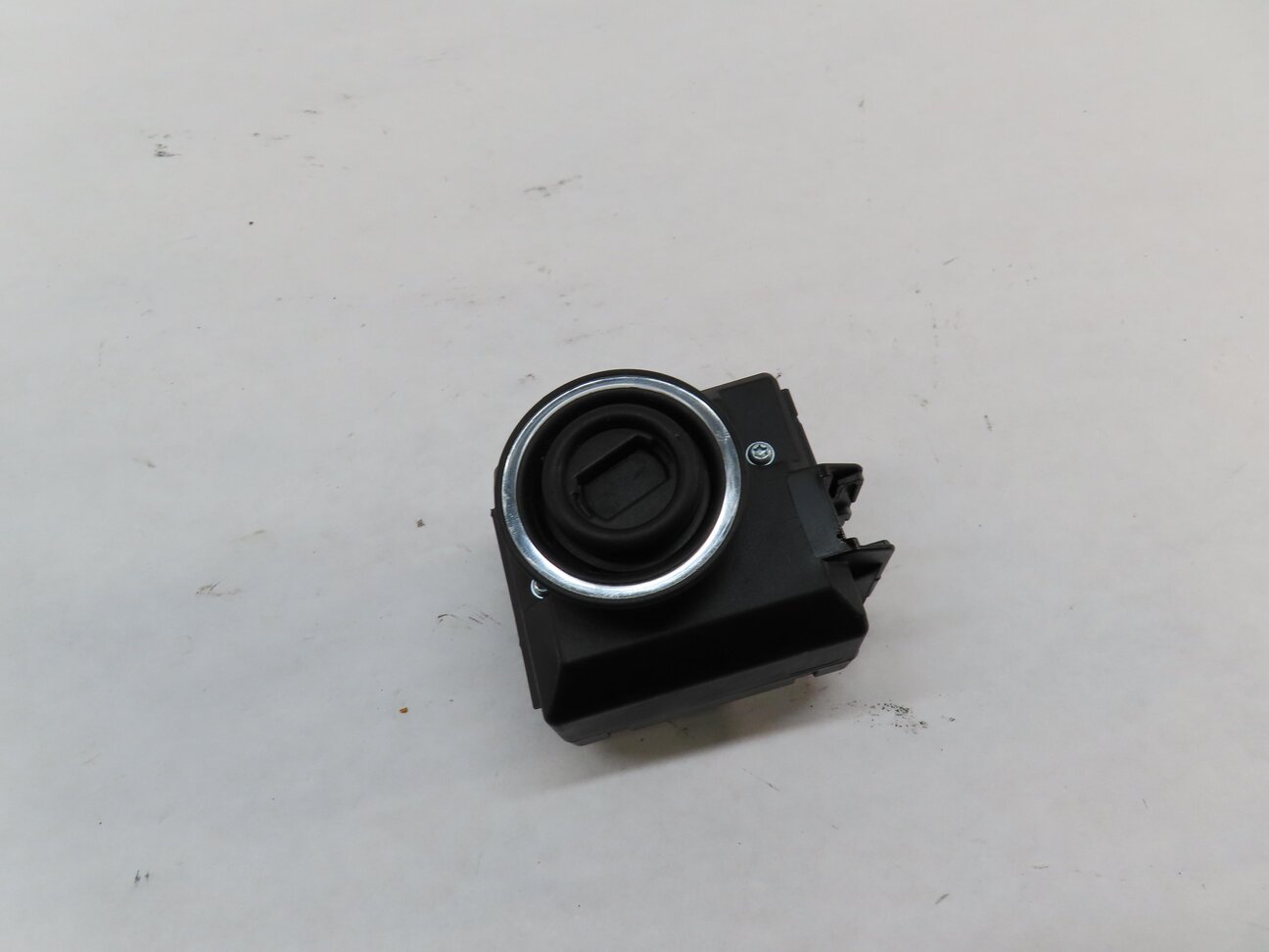 2013-2015 MERCEDES BENZ C250 C300 C350 (W204) KEYLESS GO IGNITION SWITCH MODULE