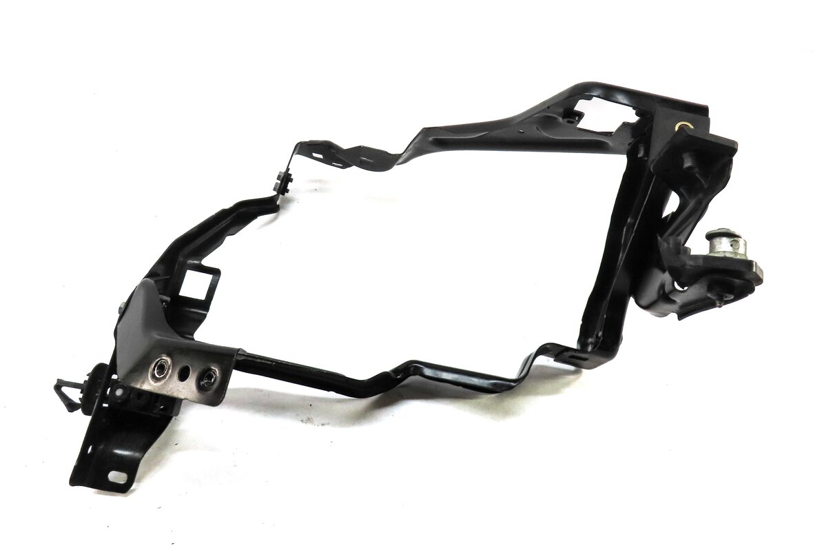 2014 MERCEDES C250 SEDAN (W204) RIGHT PASSENGER HEADLIGHT MOUNT BRACKET FRAME