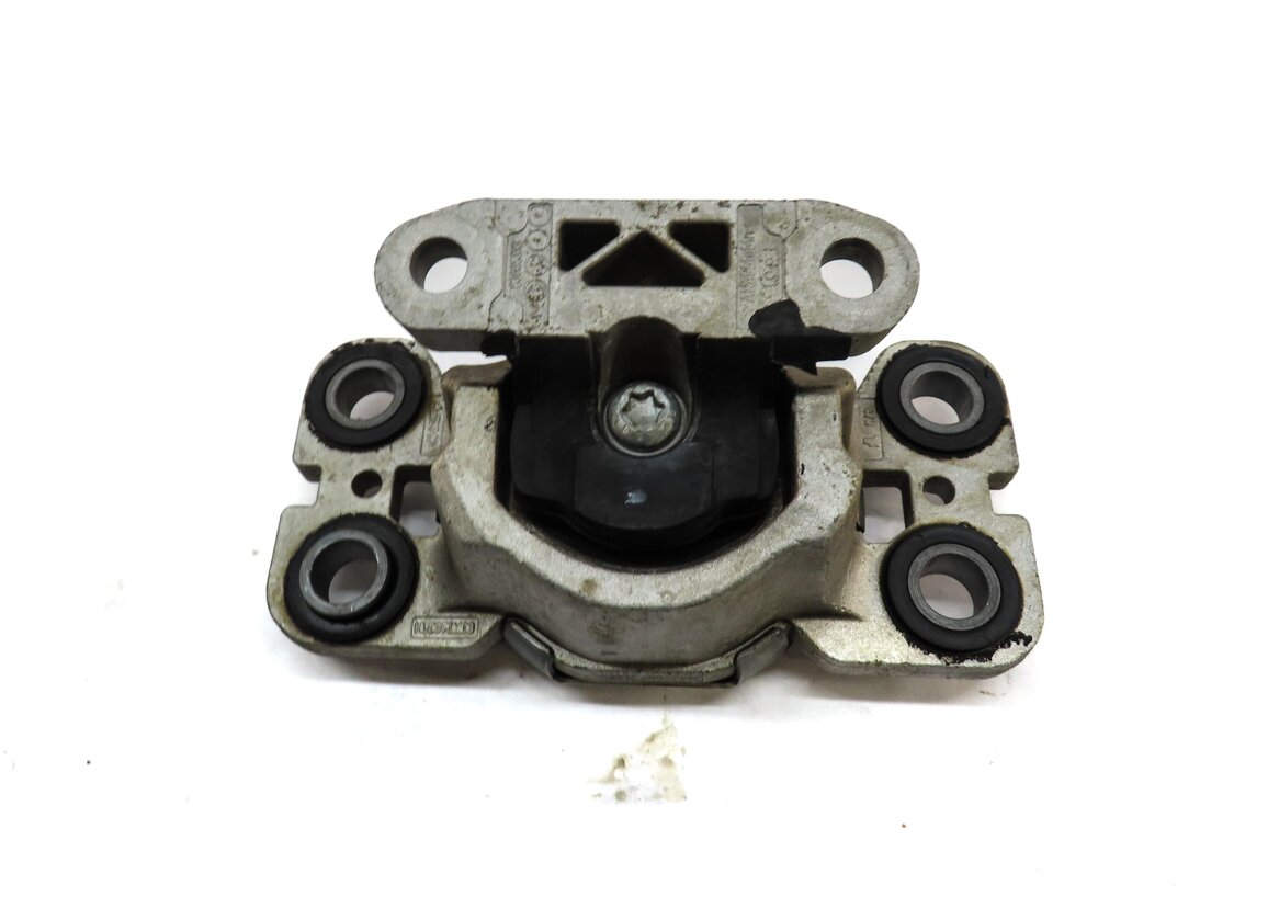 Thumbnail 3: 2013 RANGE ROVER EVOQUE (L538) 2.0L TURBO ENGINE REAR TRANSMISSION MOUNT BRACKET