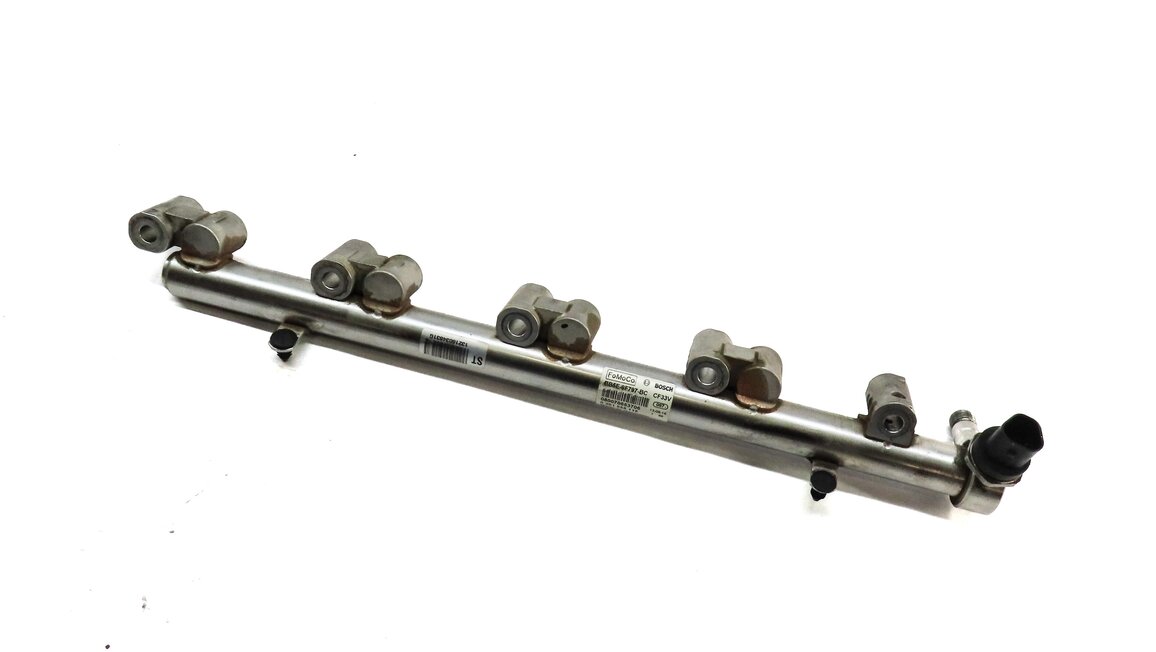 2013 LAND RANGE ROVER EVOQUE (L538) 2.0L TURBO ENGINE FUEL RAIL w/ SENSOR