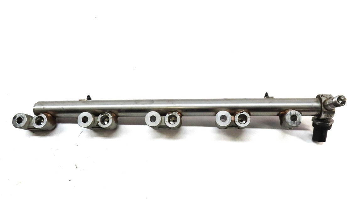 Thumbnail 3: 2013 LAND RANGE ROVER EVOQUE (L538) 2.0L TURBO ENGINE FUEL RAIL w/ SENSOR