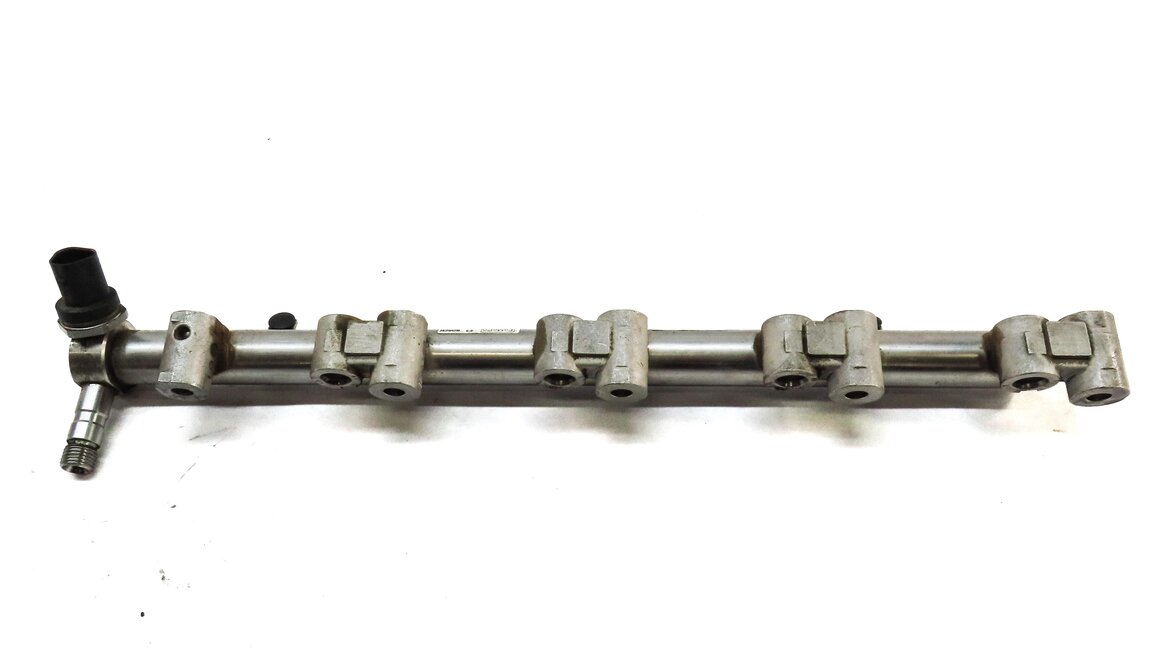 Thumbnail 5: 2013 LAND RANGE ROVER EVOQUE (L538) 2.0L TURBO ENGINE FUEL RAIL w/ SENSOR