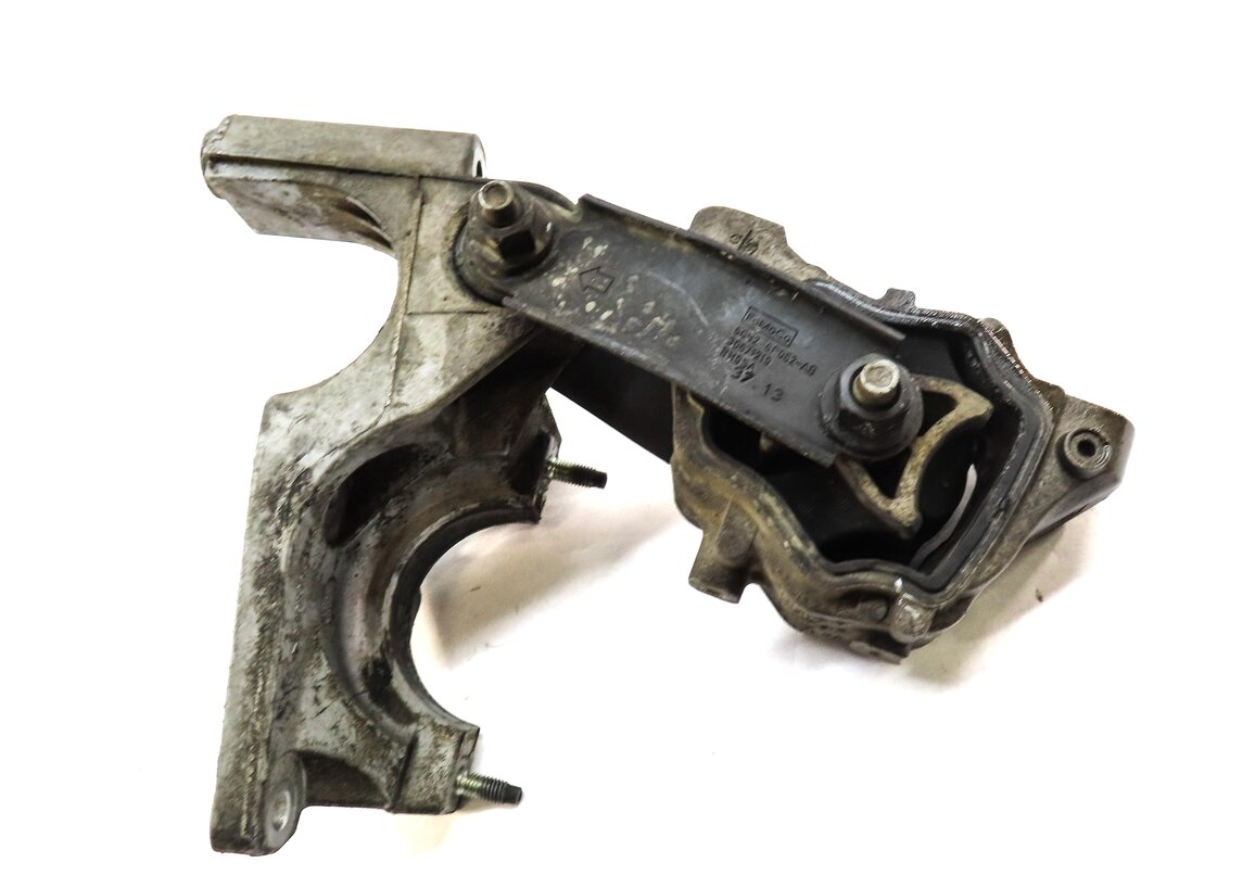 Thumbnail 4: 2013 LAND RANGE ROVER EVOQUE (L538) 2.0L TURBO ENGINE RIGHT MOTOR MOUNT BRACKET