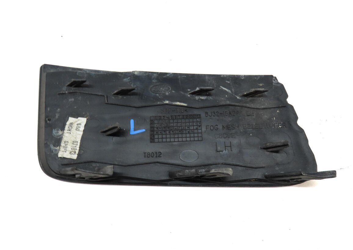 Thumbnail 7: 2013 LAND RANGE ROVER EVOQUE (L538) FRONT LEFT BUMPER FOG LIGHT TRIM SET (BLACK)