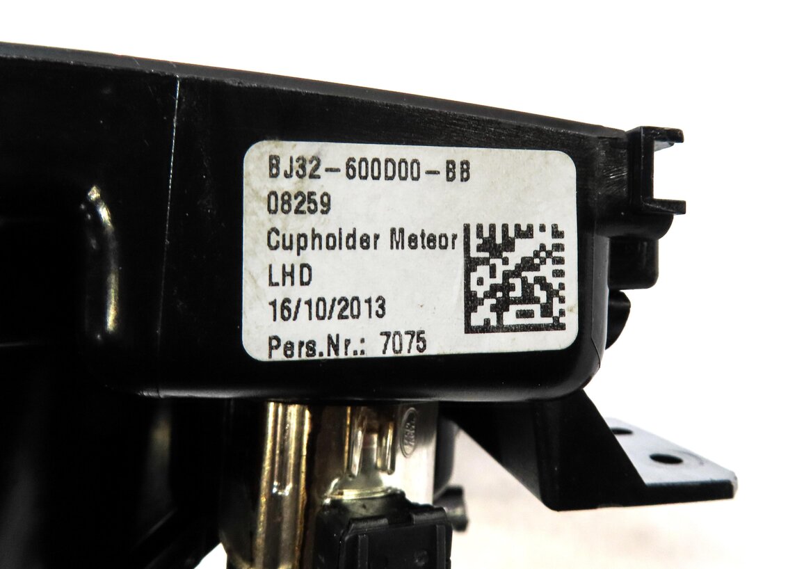 Thumbnail 5: 2013 LAND RANGE ROVER EVOQUE (L538) FRONT CENTER CONSOLE CUPHOLDER w/ 12V SOCKET