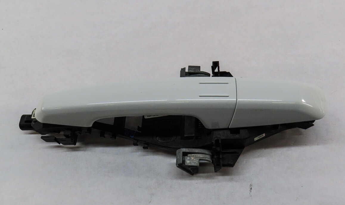 Thumbnail 2: 12-19 RANGE ROVER SPORT EVOQUE (L405 L494 L538) RIGHT REAR DOOR HANDLE (WHITE)