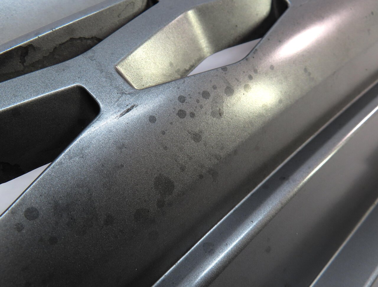 Thumbnail 6: 2013-2015 RANGE ROVER EVOQUE (L538) FRONT UPPER HOOD AIR VENT GRILLE TRIM