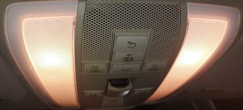 Thumbnail 2: 2013 MERCEDES C CLASS SEDAN W204 FRONT CENTER ROOF DOMELIGHT DOME LIGHT (BEIGE)