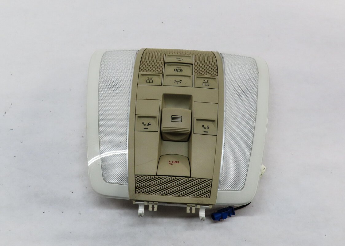 Thumbnail 3: 2013 MERCEDES C CLASS SEDAN W204 FRONT CENTER ROOF DOMELIGHT DOME LIGHT (BEIGE)